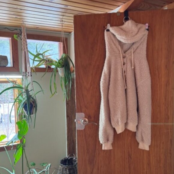 Soft Fuzzy Hoodie Womens Size S - Picture 1 of 5